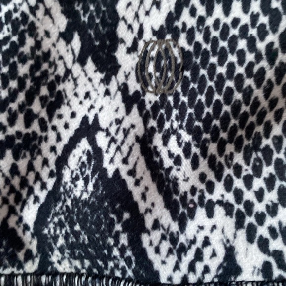 Balance Collection Snake skin Print Leggings White Grey Black Size Medium - Picture 6 of 7